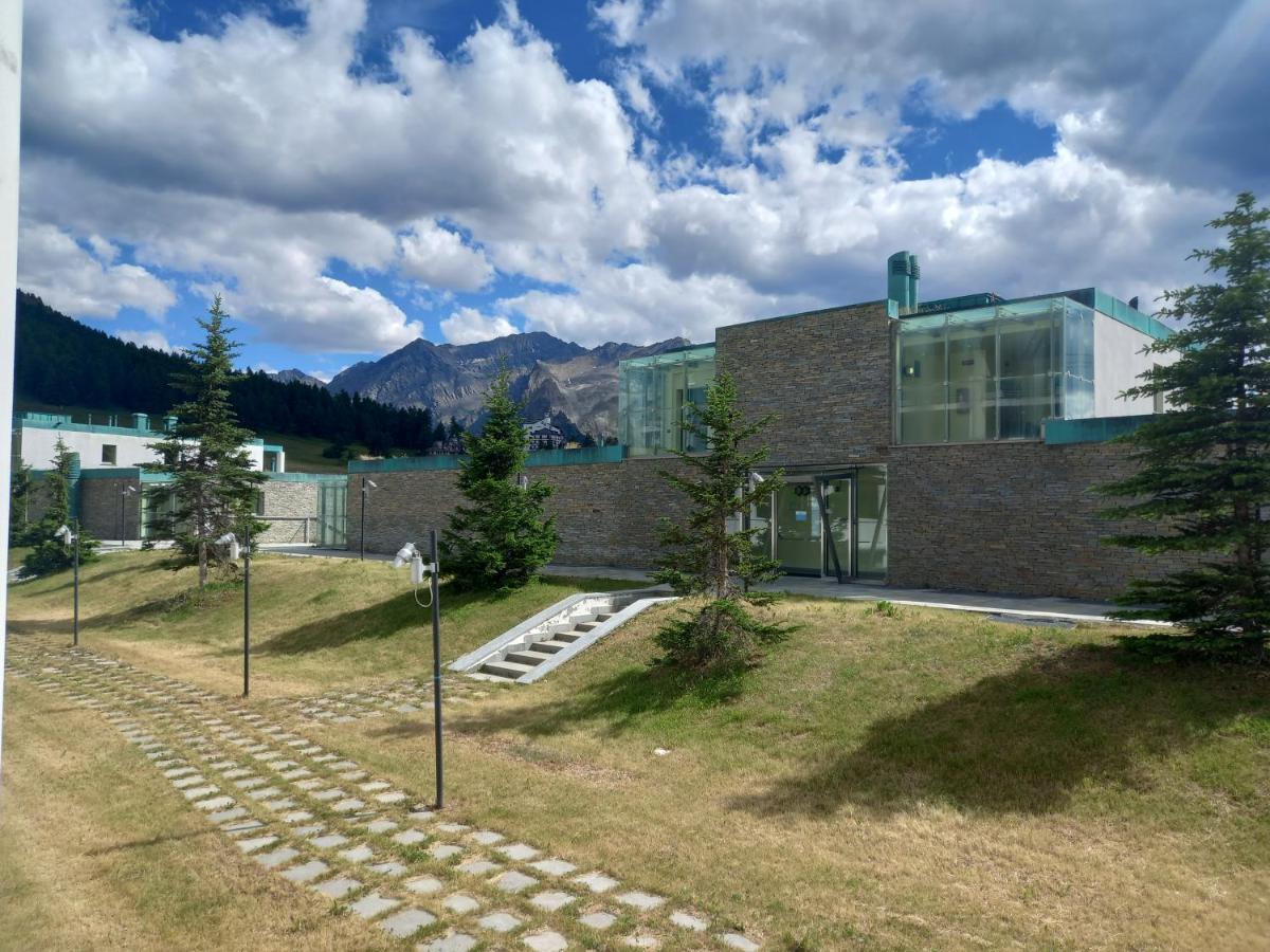46 Vale C'E' Al Villaggio Olimpico Di Colle Sestriere Екстериор снимка